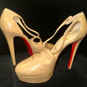 Christian Louboutin pumps EU 39 (US 9) Nude